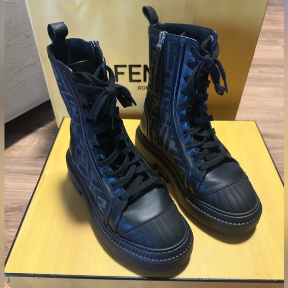 Fendi - Picture 6 of 10